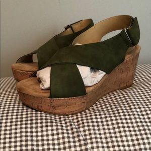 CL by Laundry Army Green Chosen Wedge Sandal - Sz6